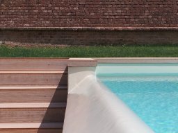 piscina privata a sbalzo